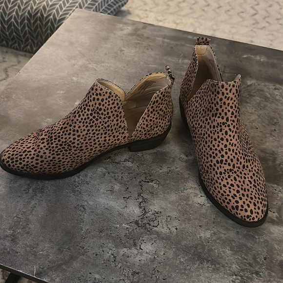 Target Universal Threads Booties - Picture 2 of 4